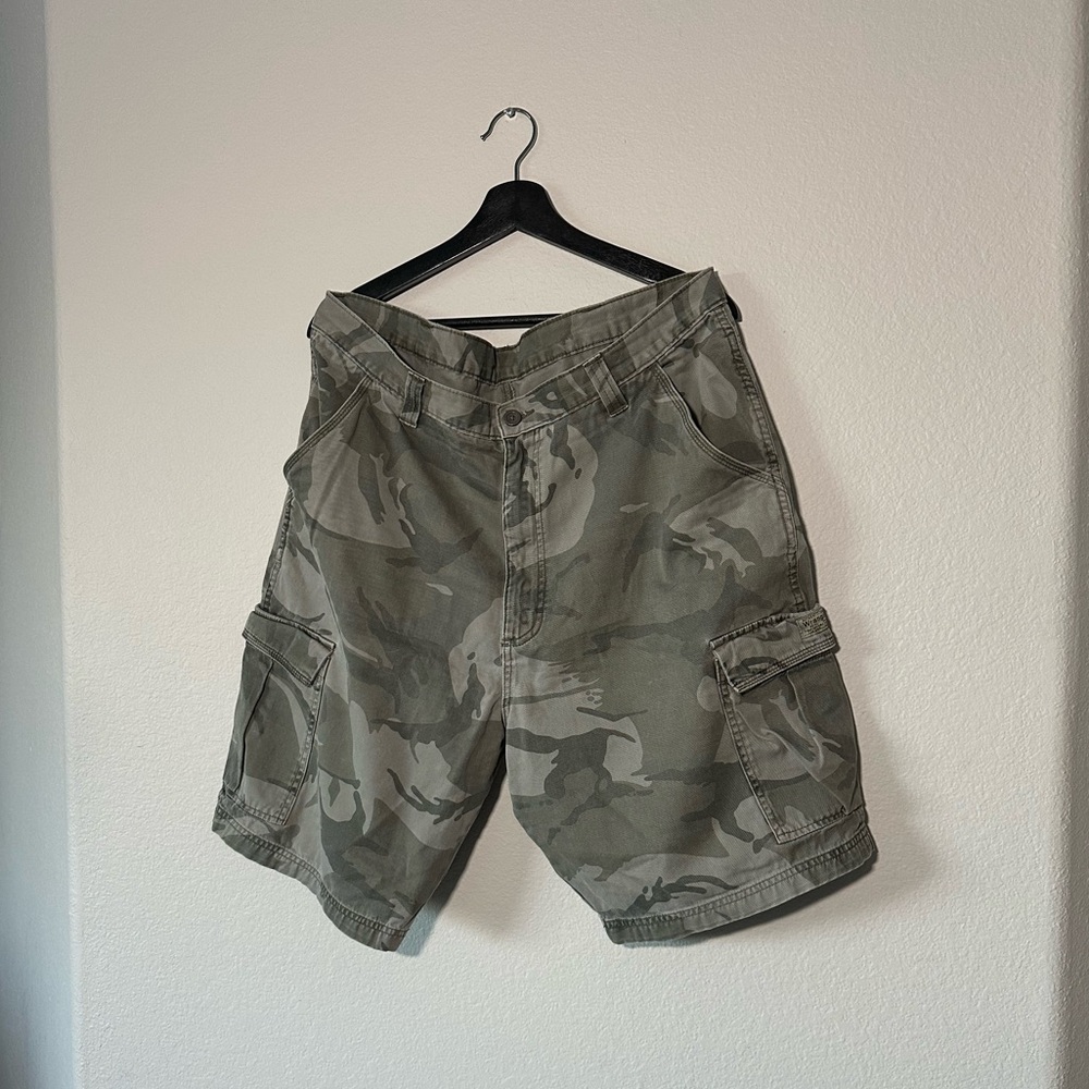 Wrangler | Camo Cargo Shorts | Size: 36